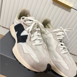 New balance 327- Like new - size W8.5 M 7  White and Black Sneakers